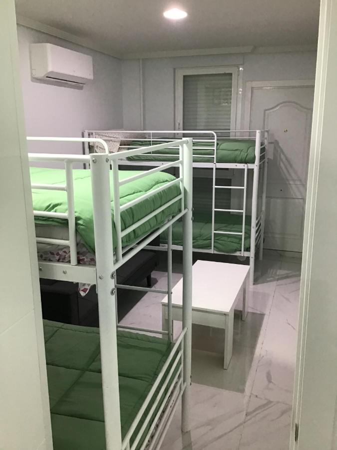 مدريد Room In Apartment - Habitacion Multiple 04 Carpetana المظهر الخارجي الصورة